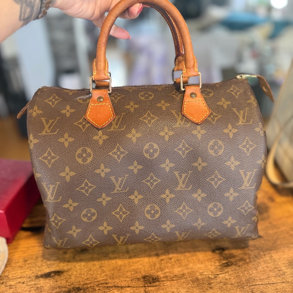 Louis Vuitton Brown Monogram Speedy 30! EXCELLENT condition.